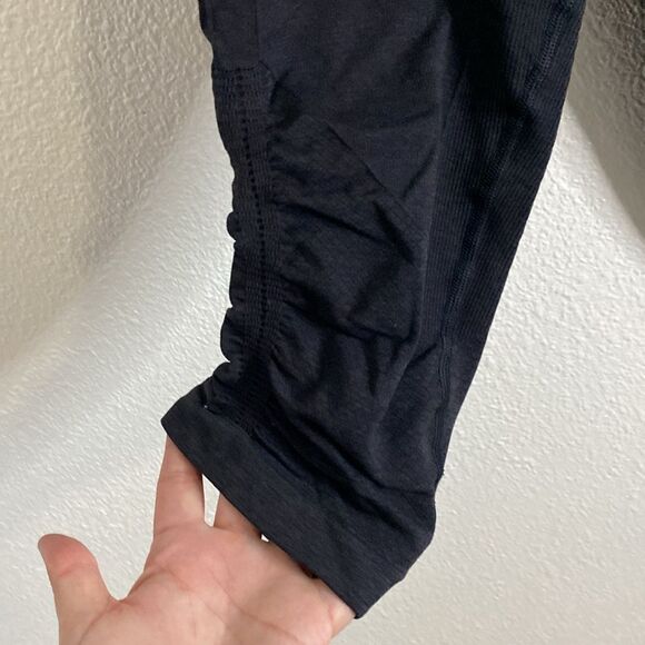 Lululemon- black Capri Rouched pants- Size 4 - Picture 2 of 7